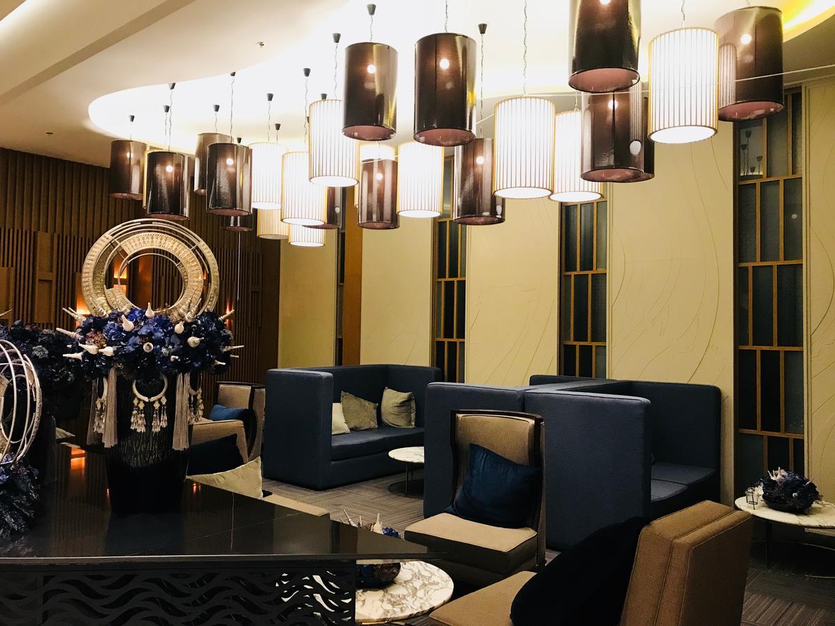 Astra Suites Central チエンマイ エクステリア 写真