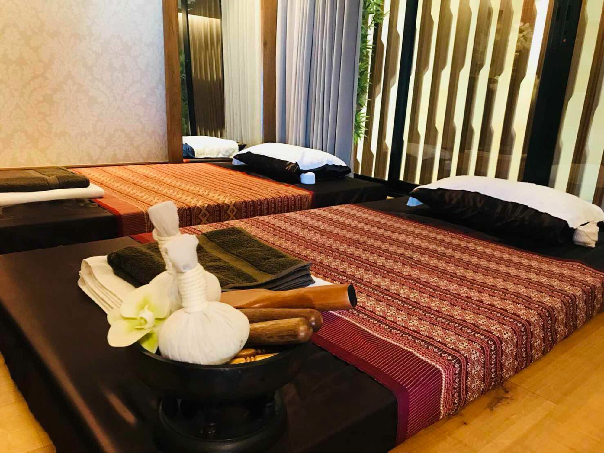 Astra Suites Central チエンマイ エクステリア 写真