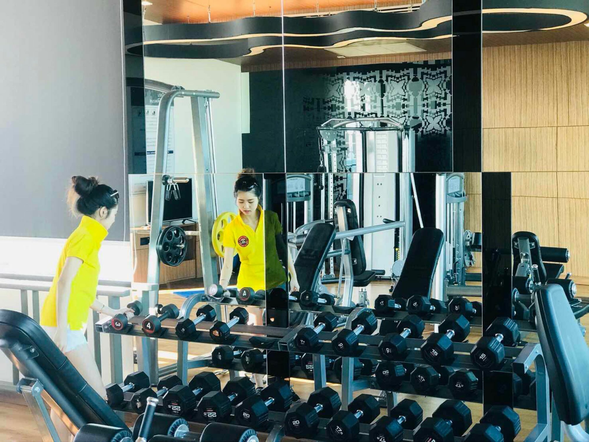 Astra Suites Central チエンマイ エクステリア 写真