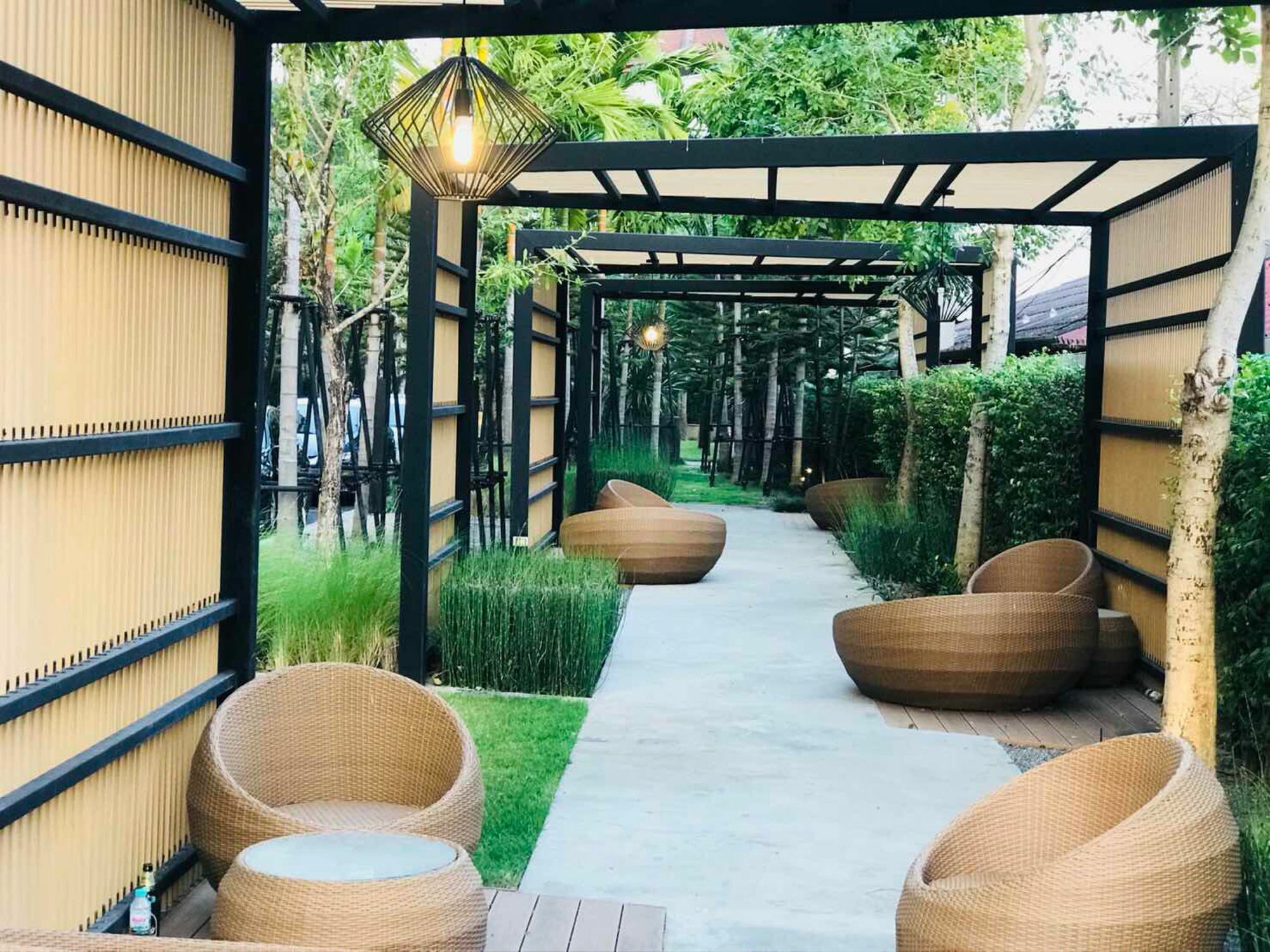Astra Suites Central チエンマイ エクステリア 写真